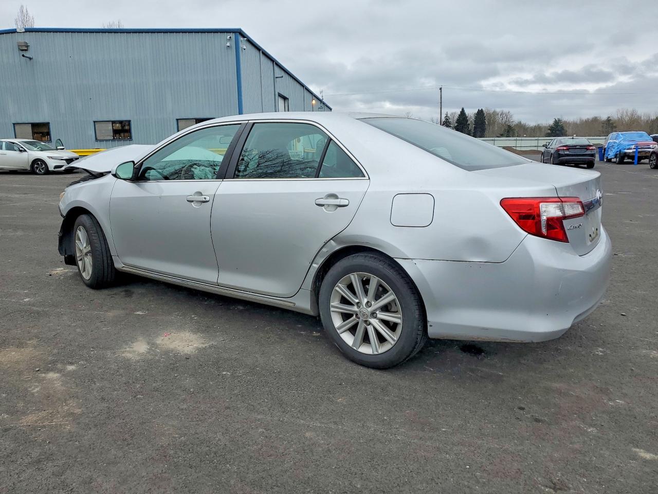 2012 TOYOTA CAMRY XLE photo 2