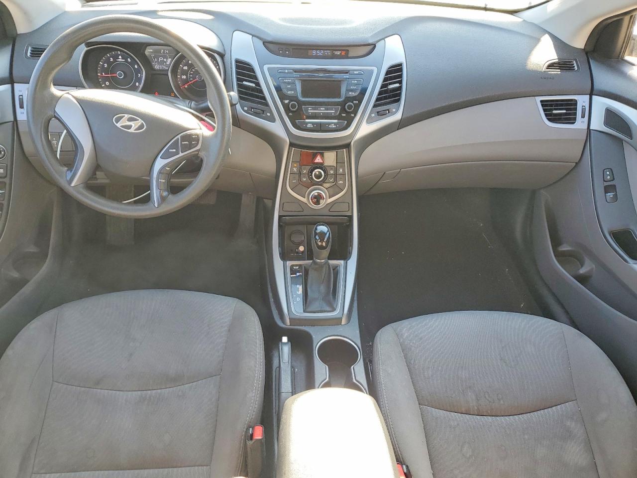 2016 HYUNDAI ELANTRA SE photo 8