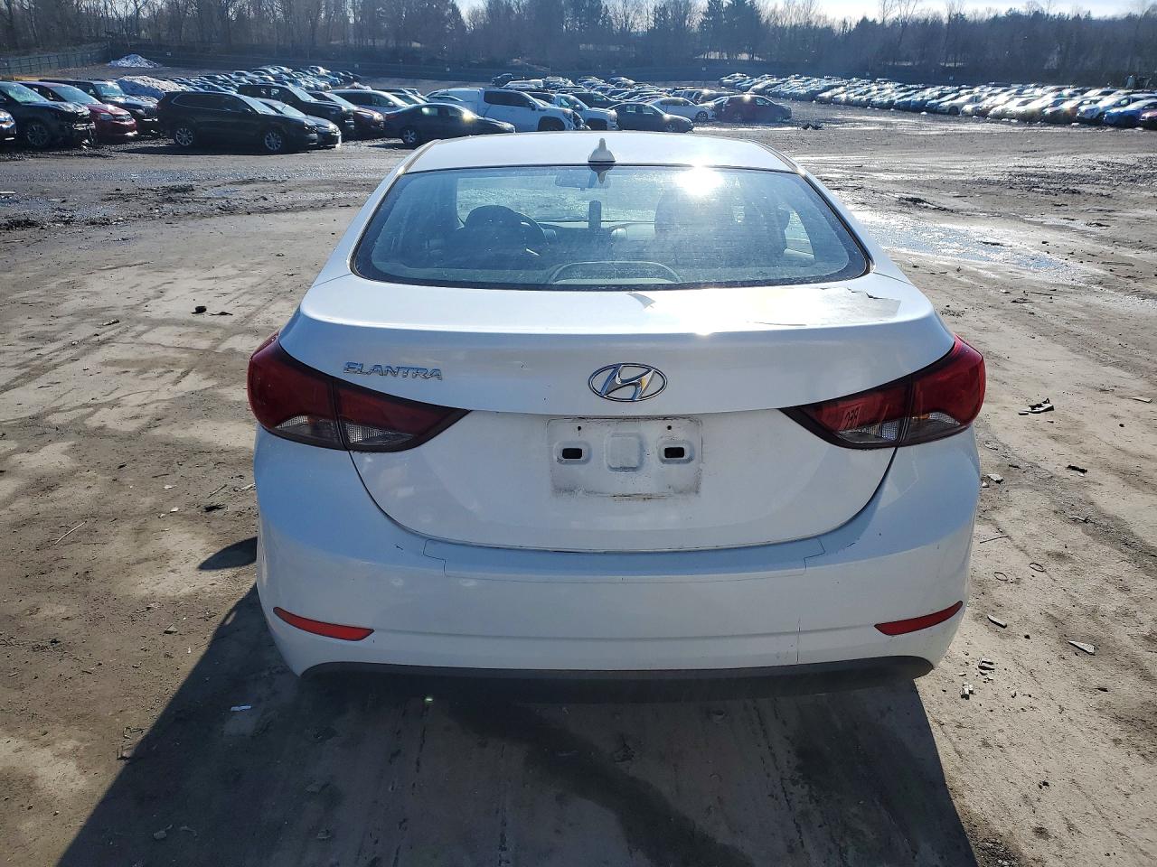 2016 HYUNDAI ELANTRA SE photo 6