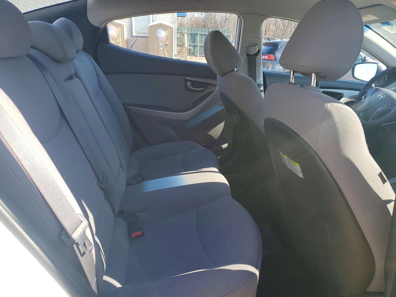 2016 HYUNDAI ELANTRA SE photo 10