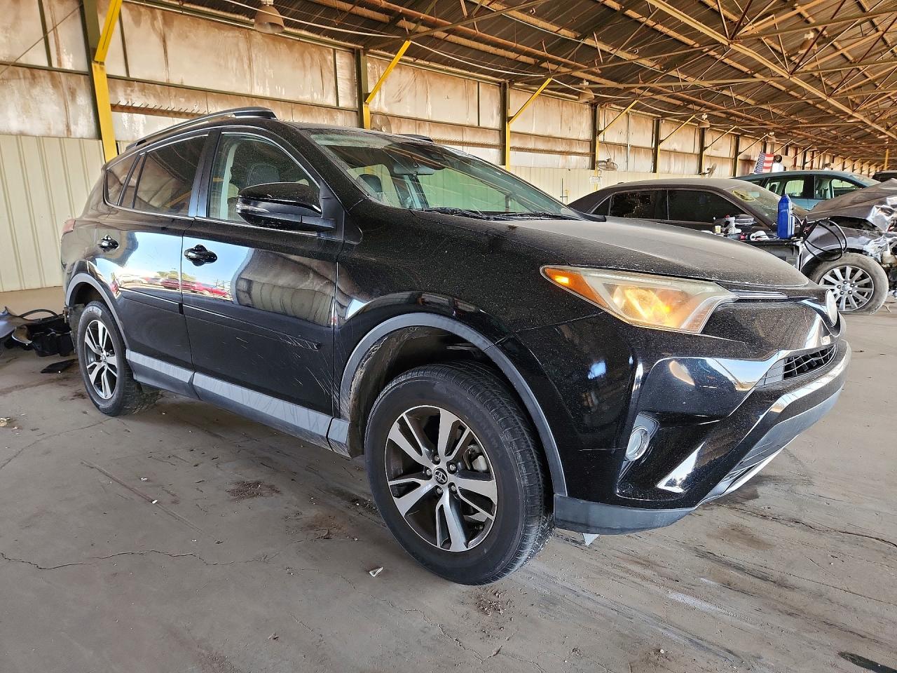 2017 TOYOTA RAV4 XLE photo 4