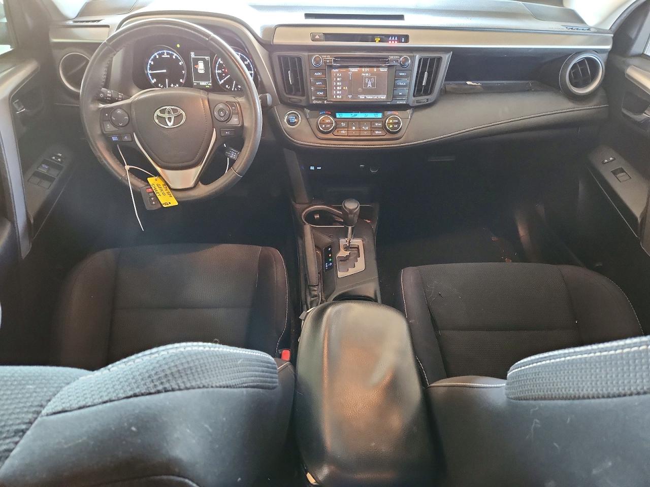2017 TOYOTA RAV4 XLE photo 8