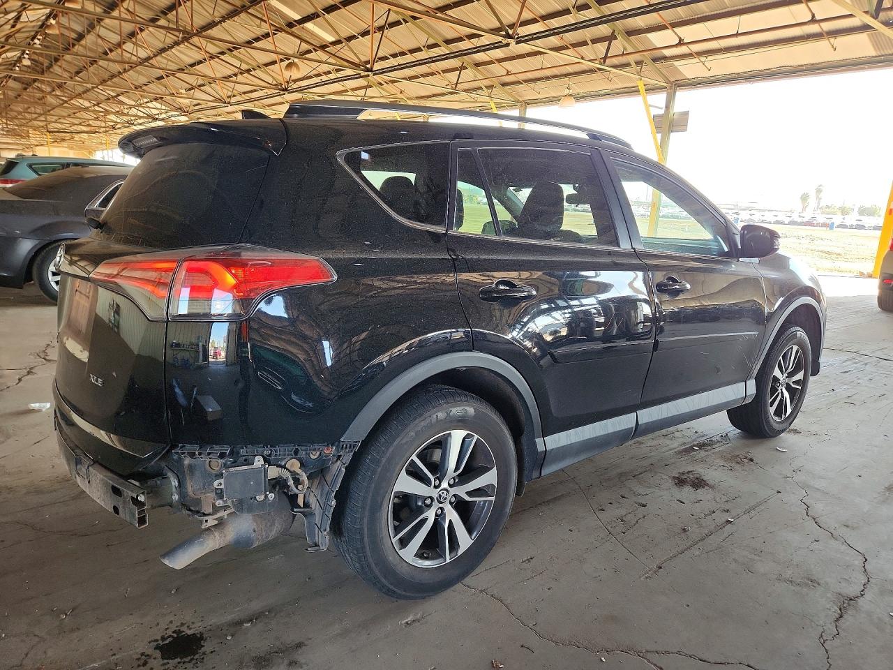 2017 TOYOTA RAV4 XLE photo 3