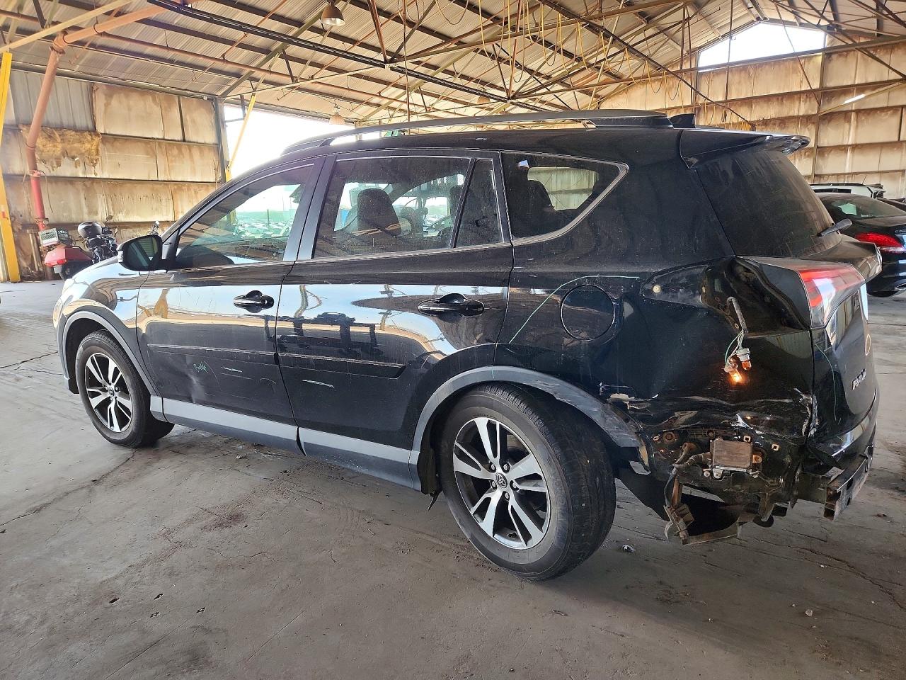 2017 TOYOTA RAV4 XLE photo 2