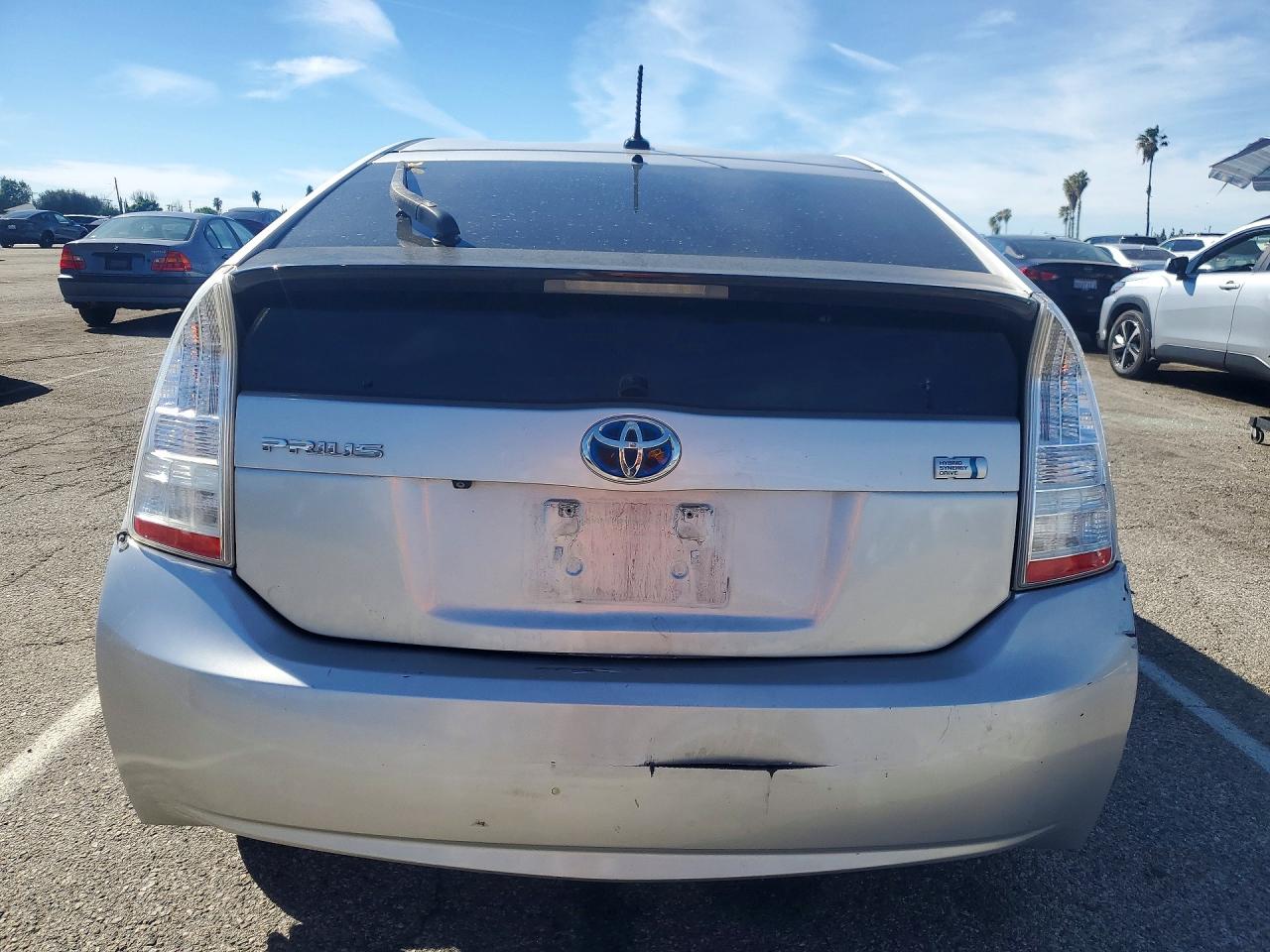 2010 TOYOTA PRIUS III photo 16
