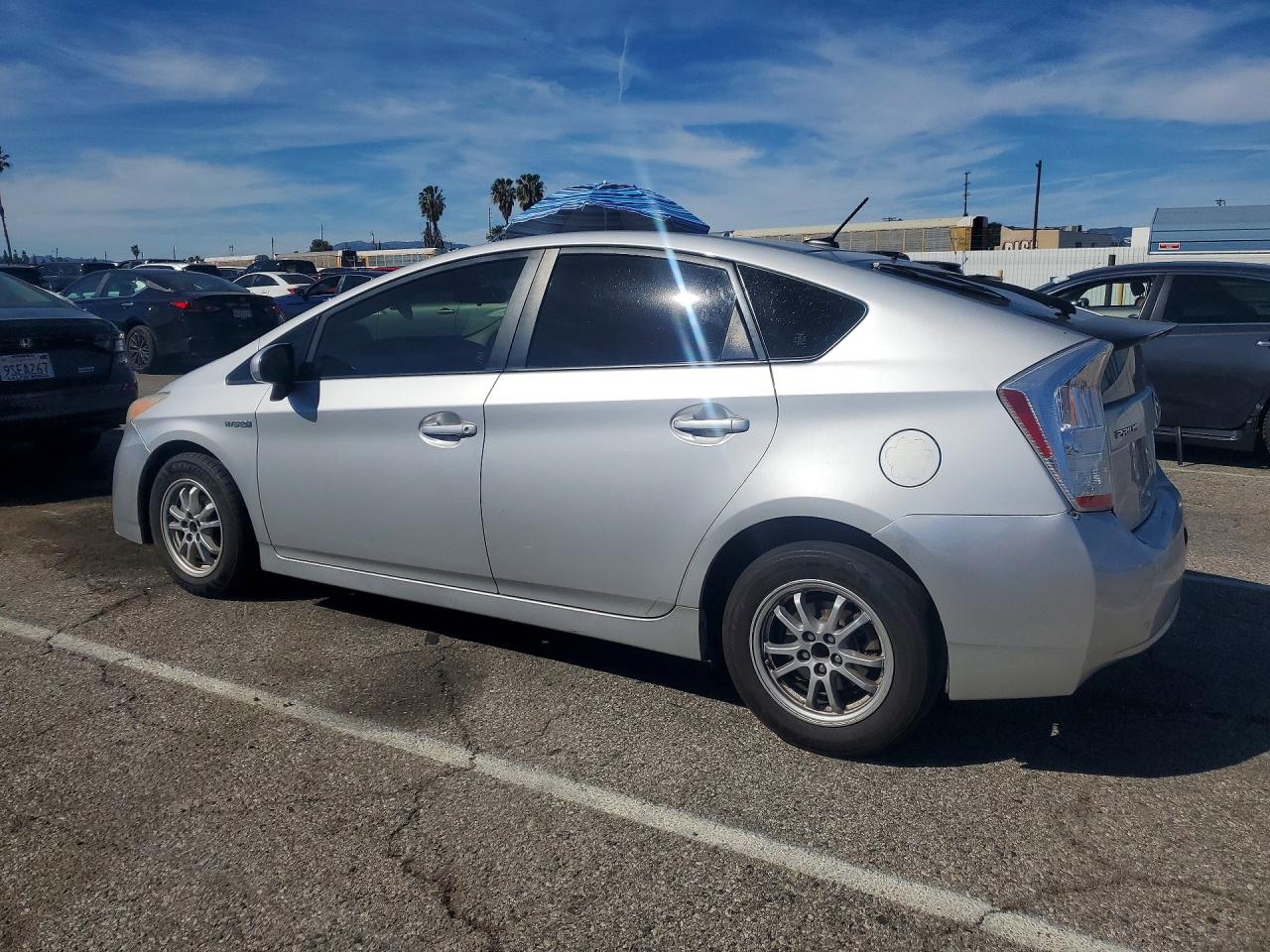 2010 TOYOTA PRIUS III photo 4