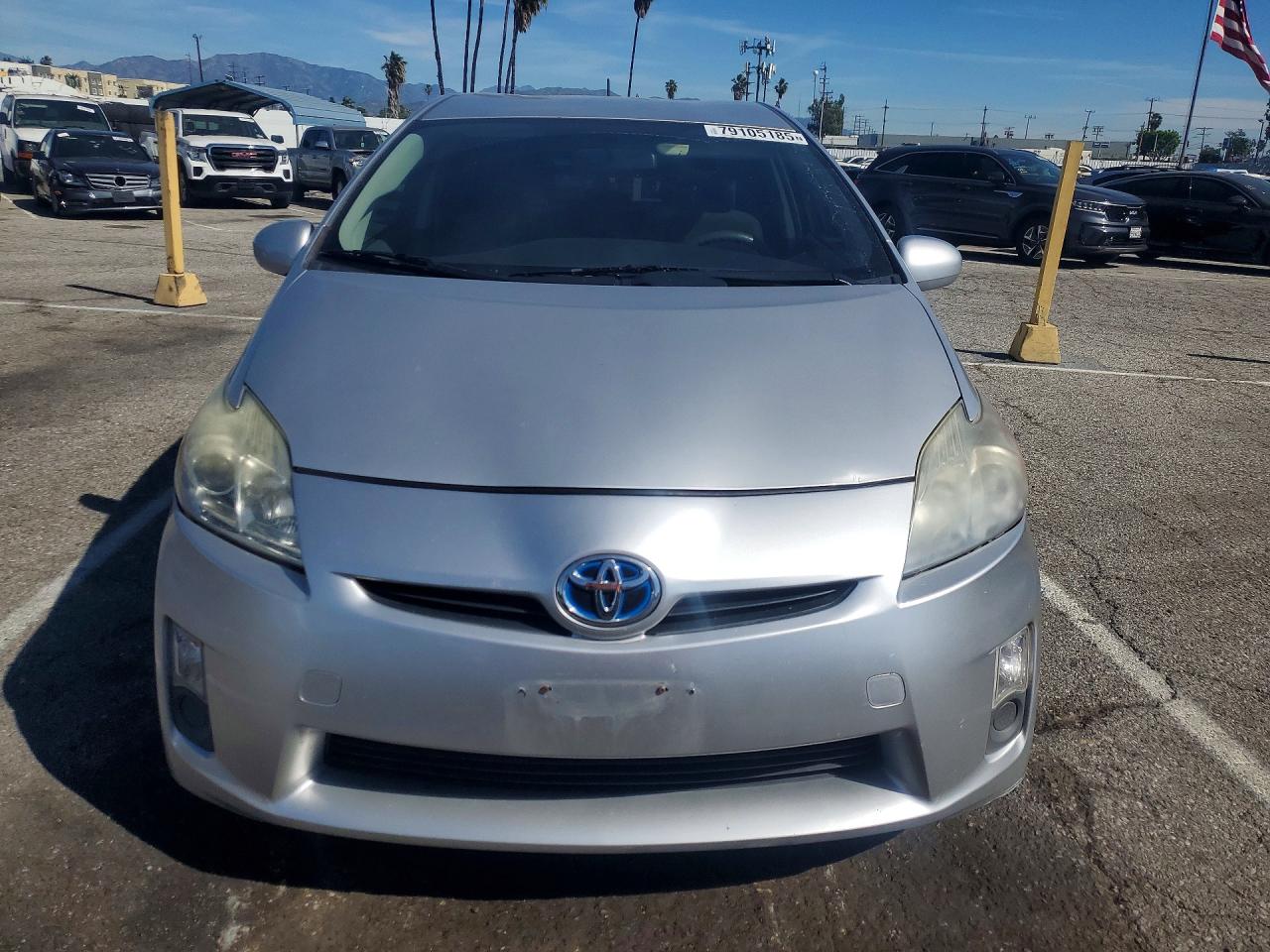 2010 TOYOTA PRIUS III photo 13
