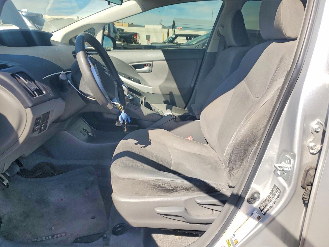 2010 TOYOTA PRIUS III photo 19