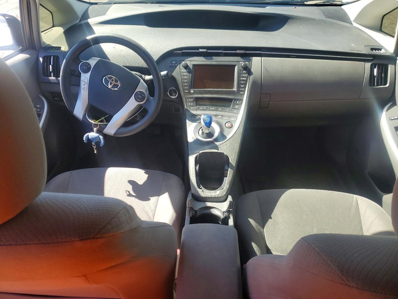 2010 TOYOTA PRIUS III photo 22