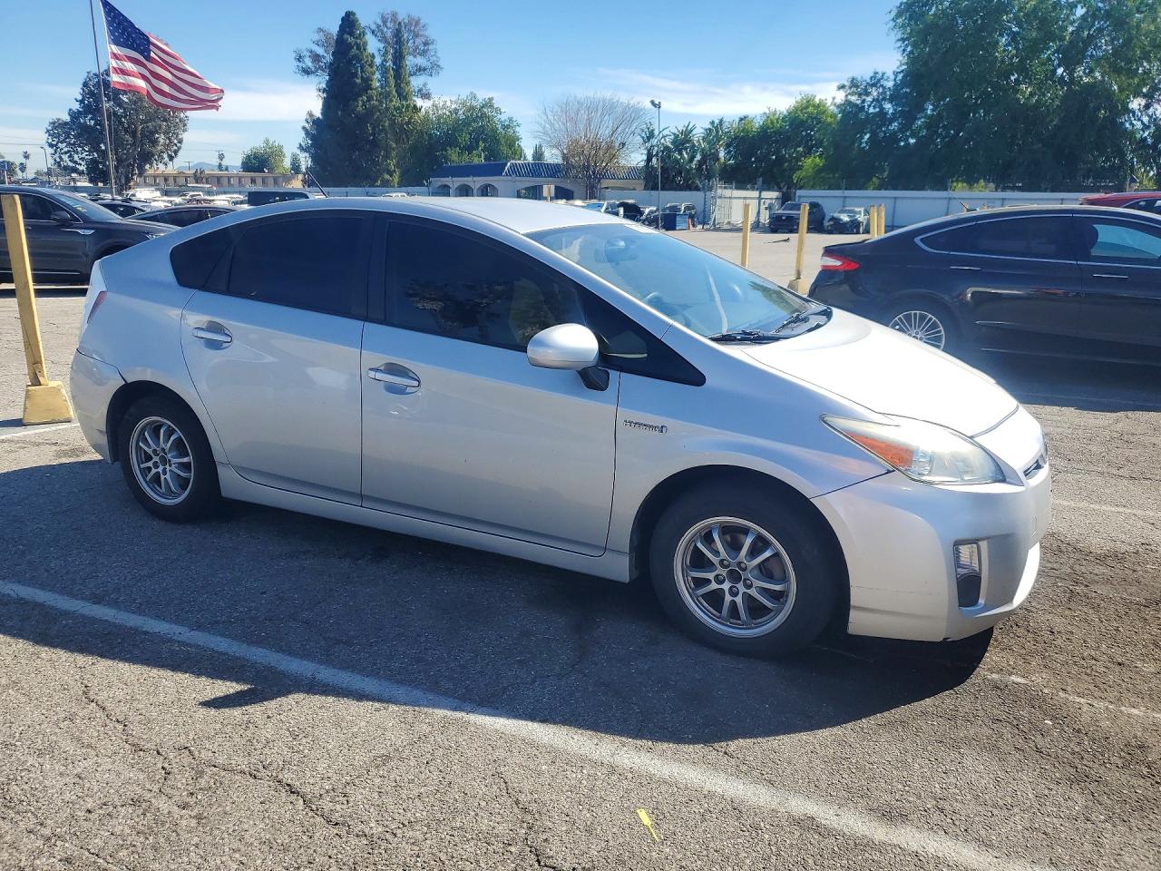 2010 TOYOTA PRIUS III photo 10
