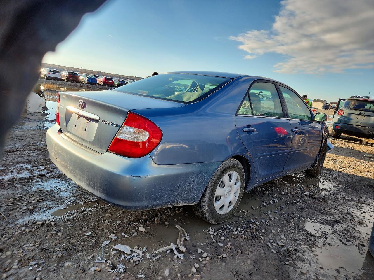 2004 TOYOTA CAMRY LE photo 5