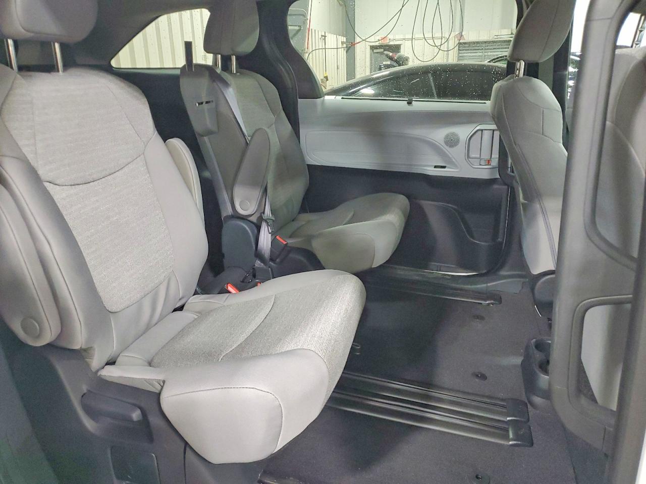 2025 TOYOTA SIENNA LE 8-PASSENGER photo 11