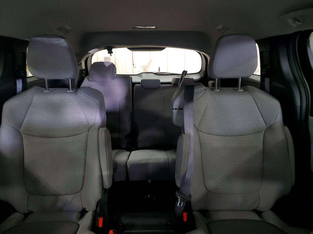 2025 TOYOTA SIENNA LE 8-PASSENGER photo 10