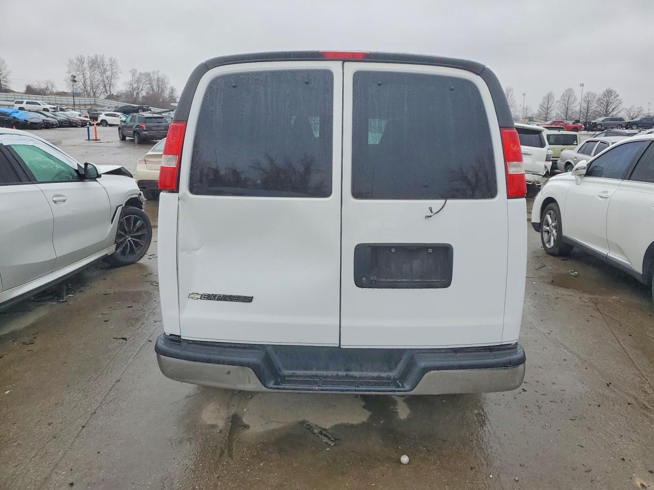 2019 CHEV EXPRESS G3500 LT photo 6