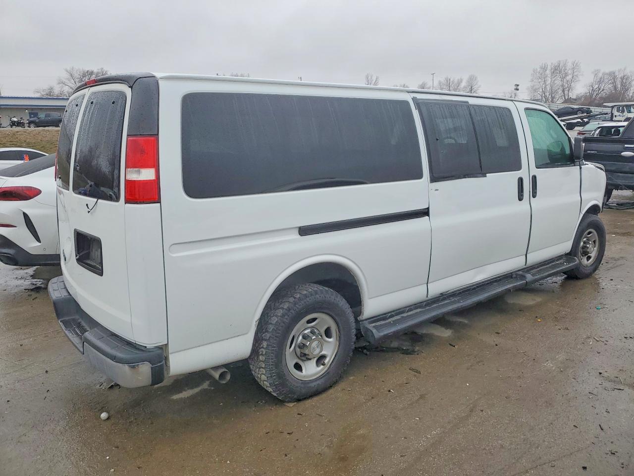 2019 CHEV EXPRESS G3500 LT photo 3
