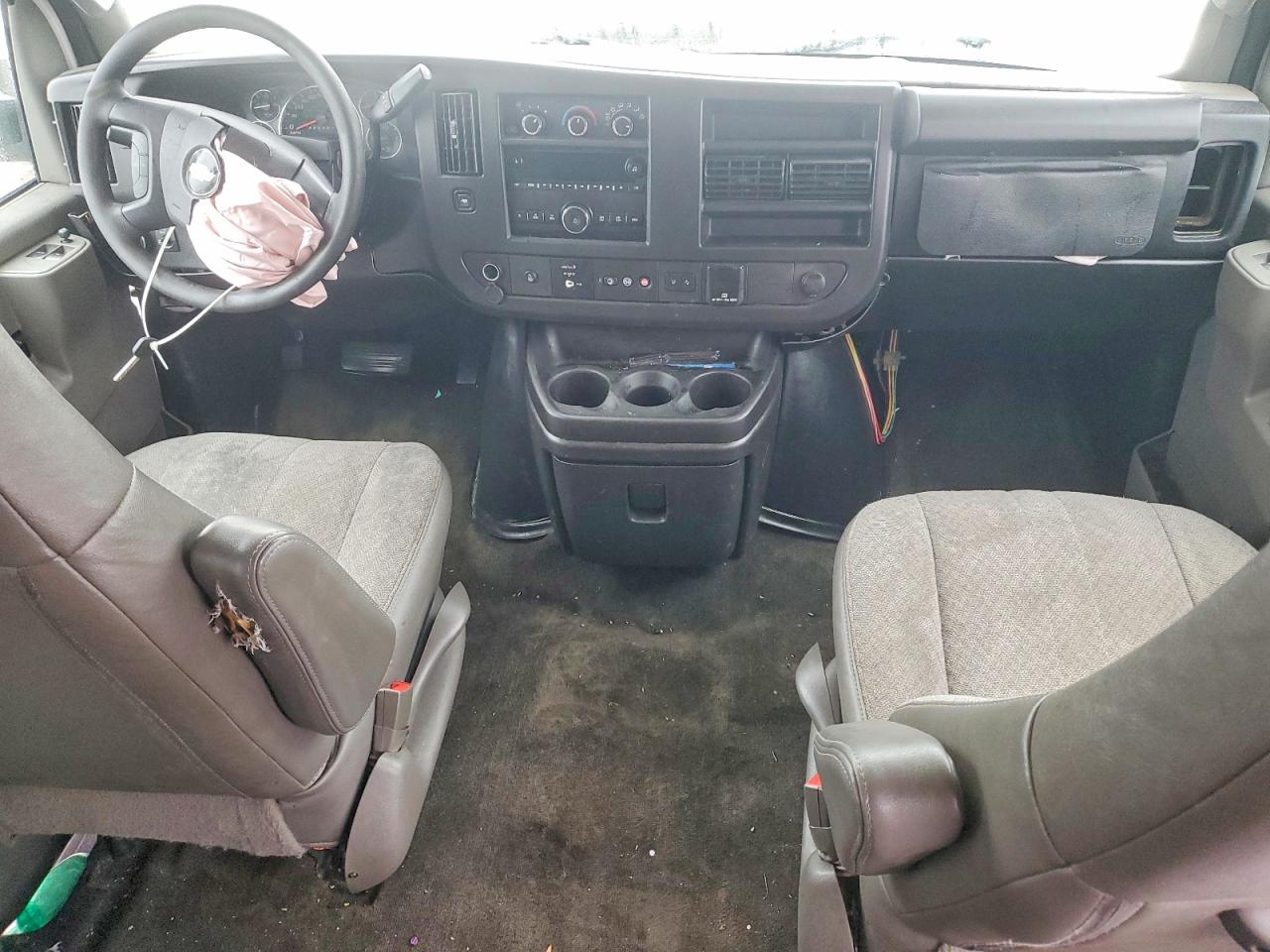 2019 CHEV EXPRESS G3500 LT photo 8