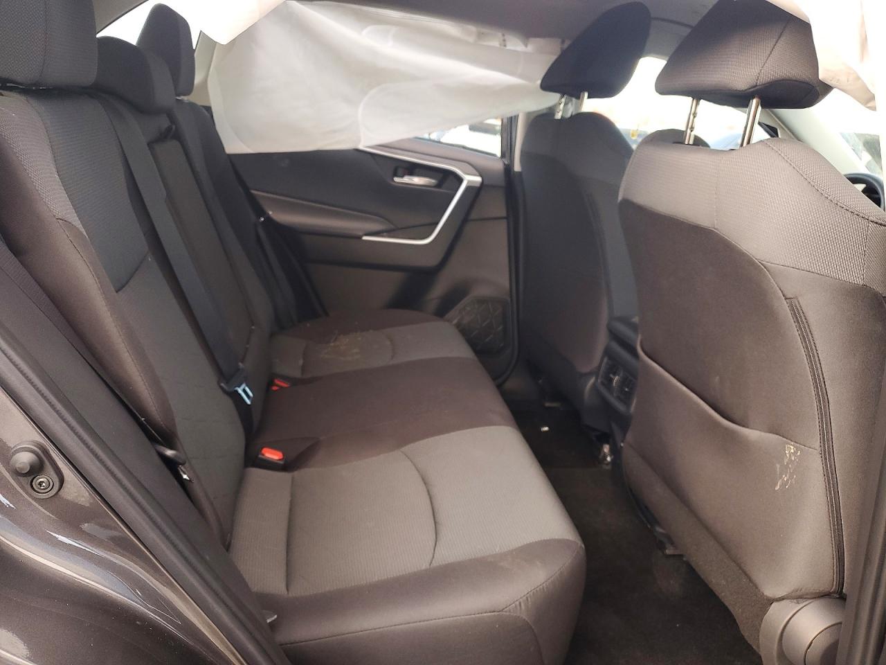 2024 TOYOTA RAV4 XLE photo 11