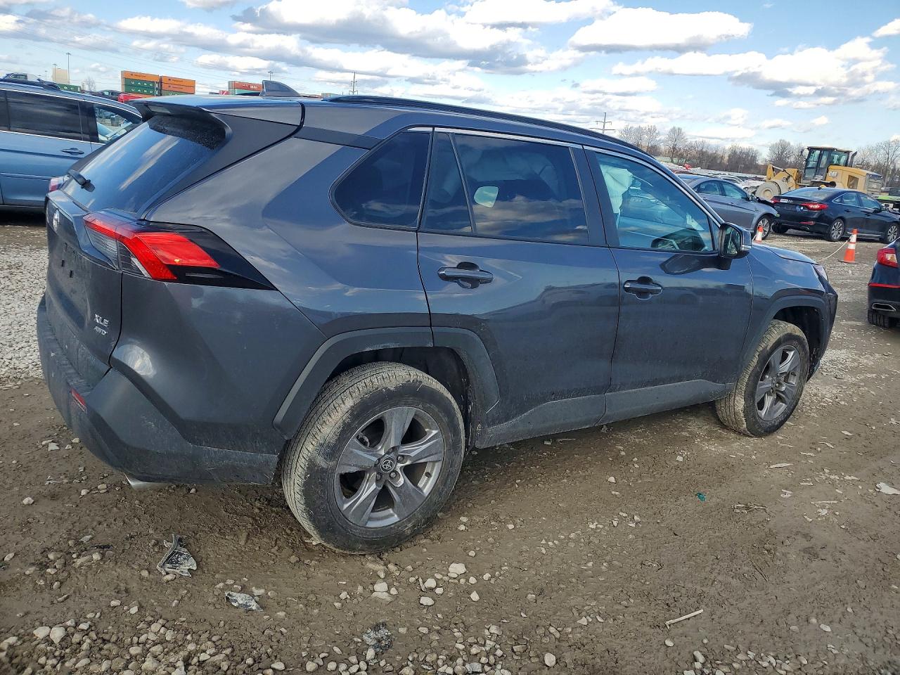 2024 TOYOTA RAV4 XLE photo 3