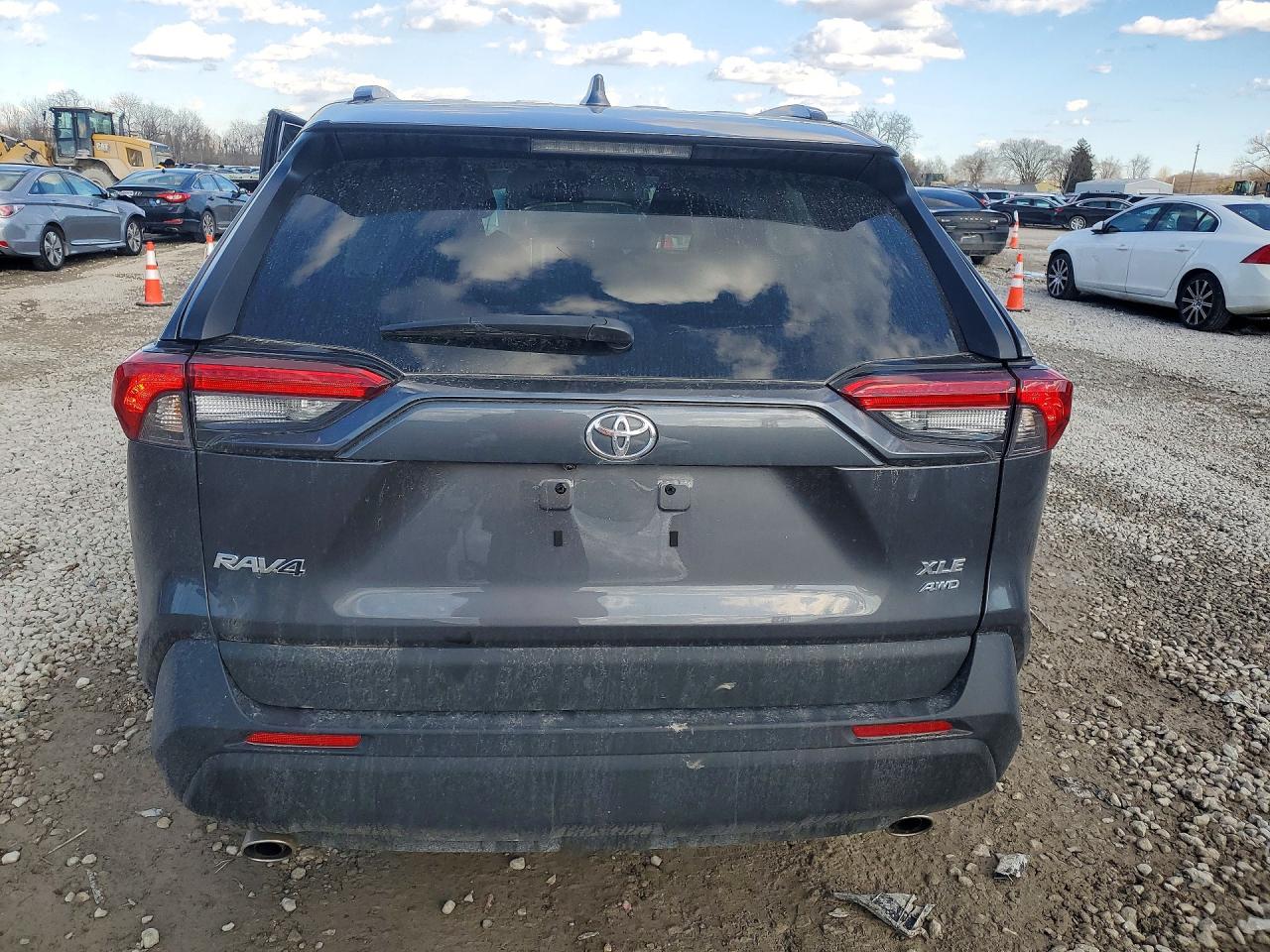 2024 TOYOTA RAV4 XLE photo 6
