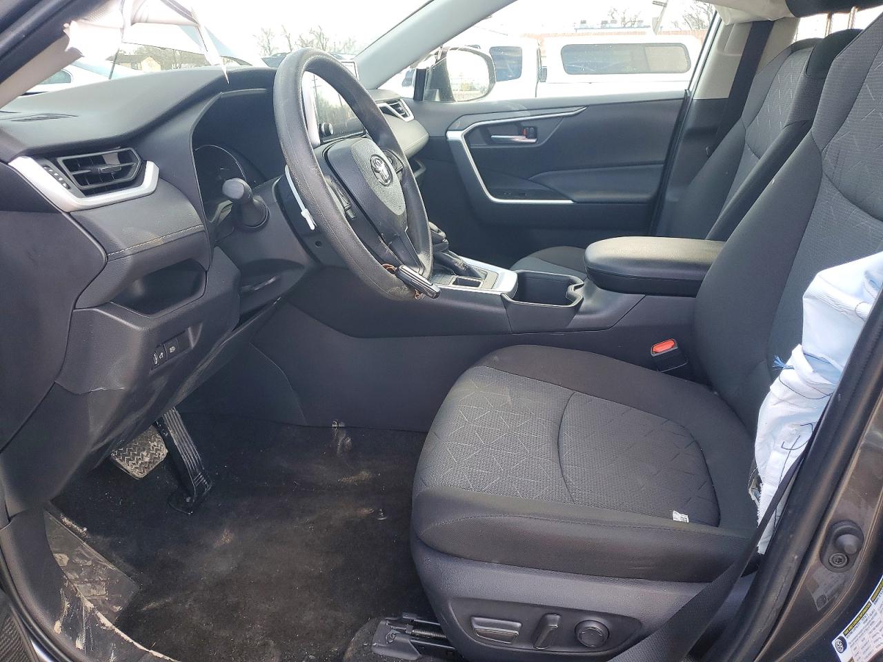 2024 TOYOTA RAV4 XLE photo 7