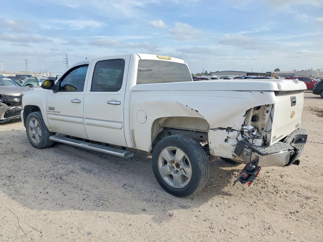 2009 CHEVROLET SILVERADO C1500 LT photo 2