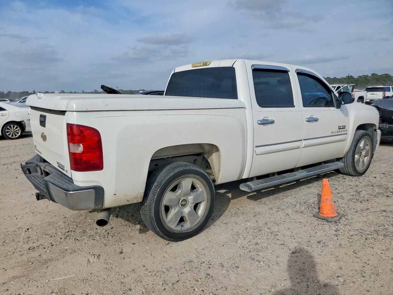 2009 CHEVROLET SILVERADO C1500 LT photo 3
