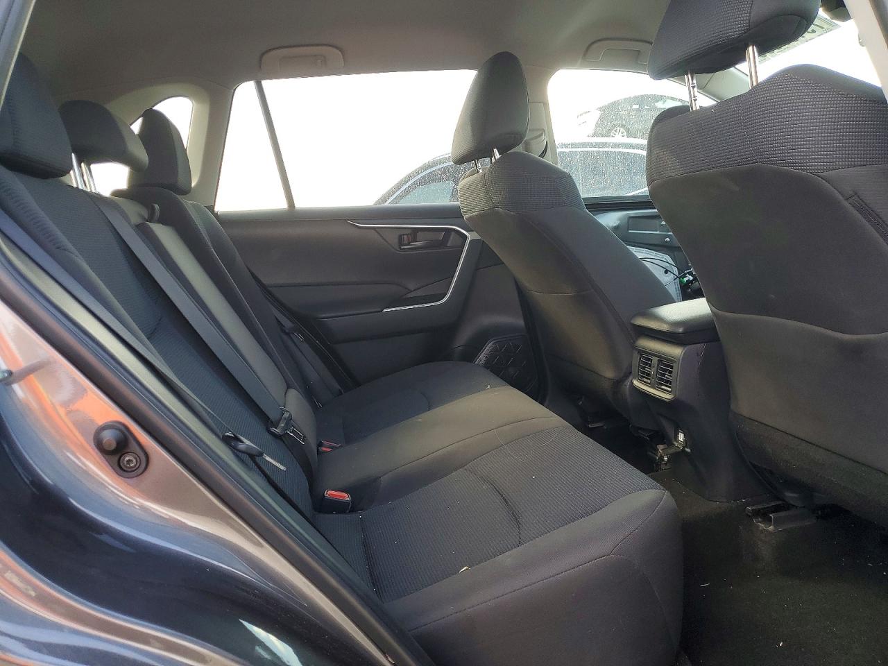 2025 TOYOTA RAV4 LE photo 31