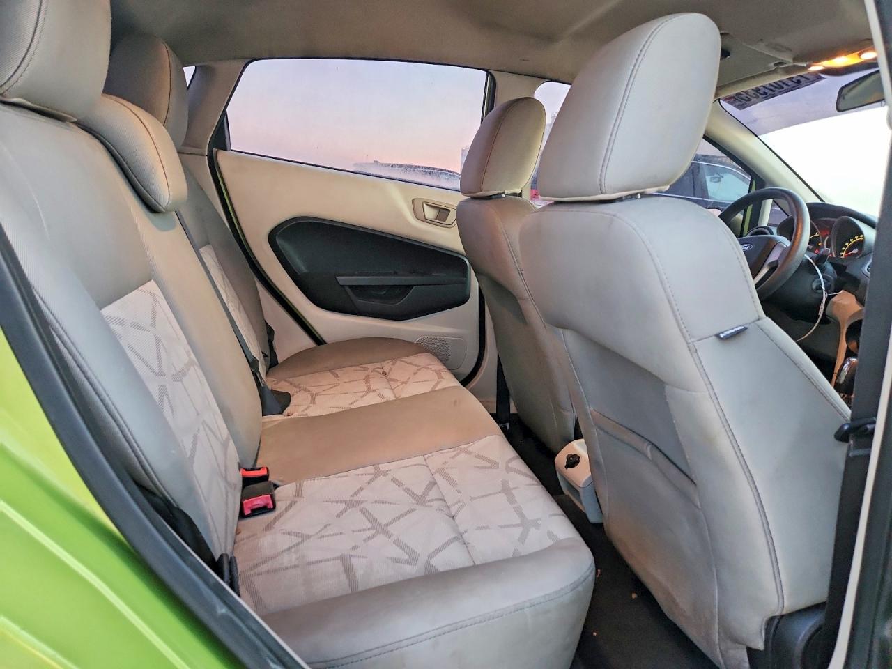 2011 FORD FIESTA SE photo 21