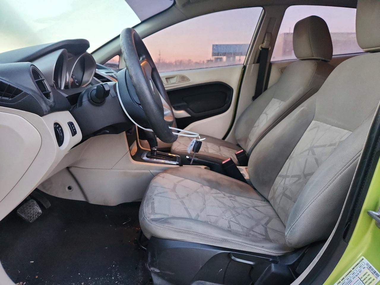 2011 FORD FIESTA SE photo 13