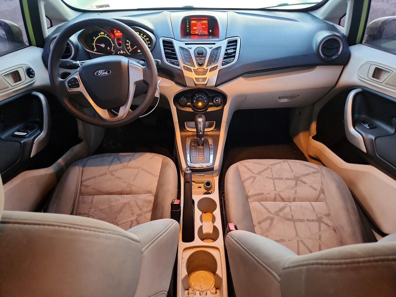 2011 FORD FIESTA SE photo 15