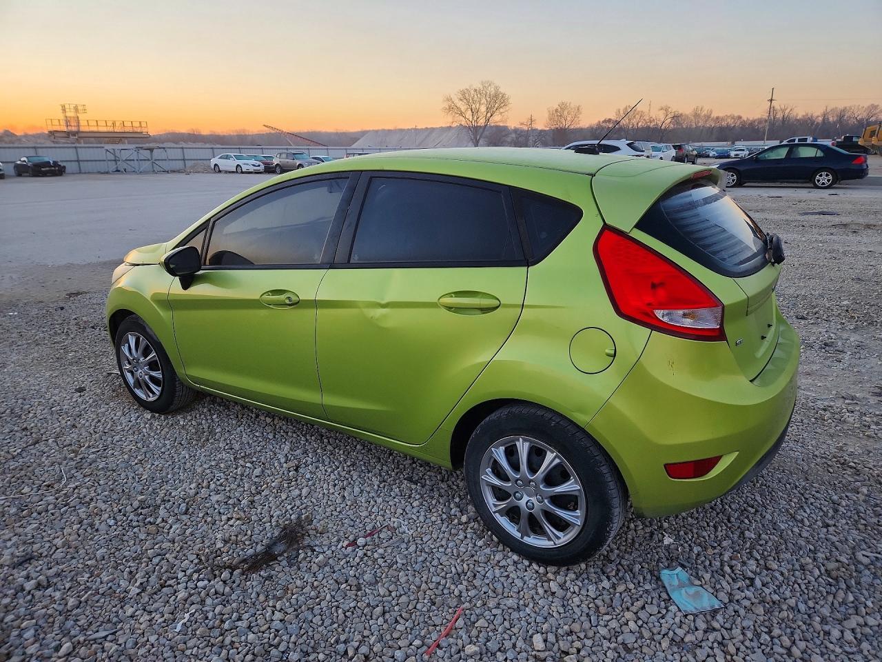 2011 FORD FIESTA SE photo 3