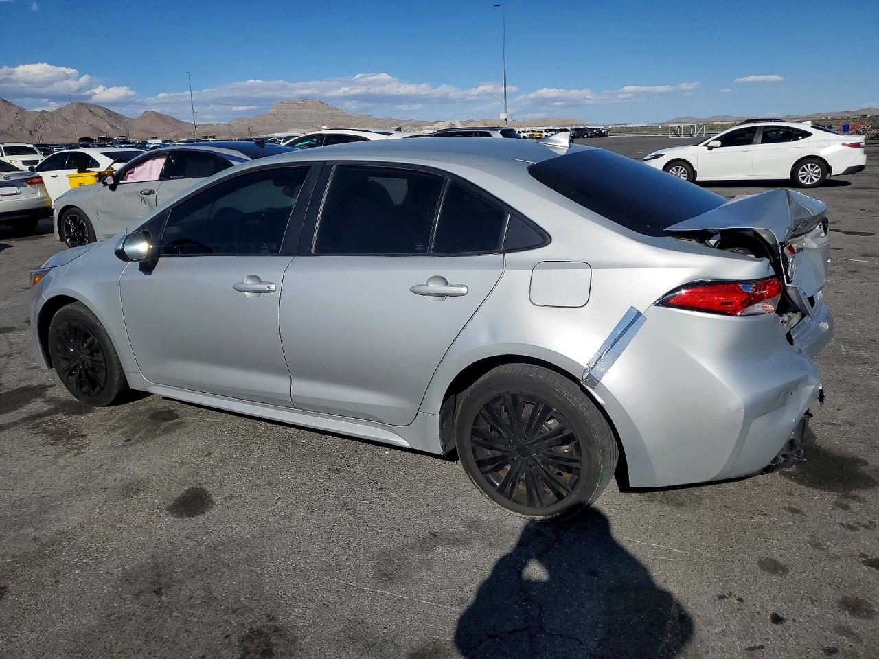 2020 TOYOTA COROLLA LE photo 3