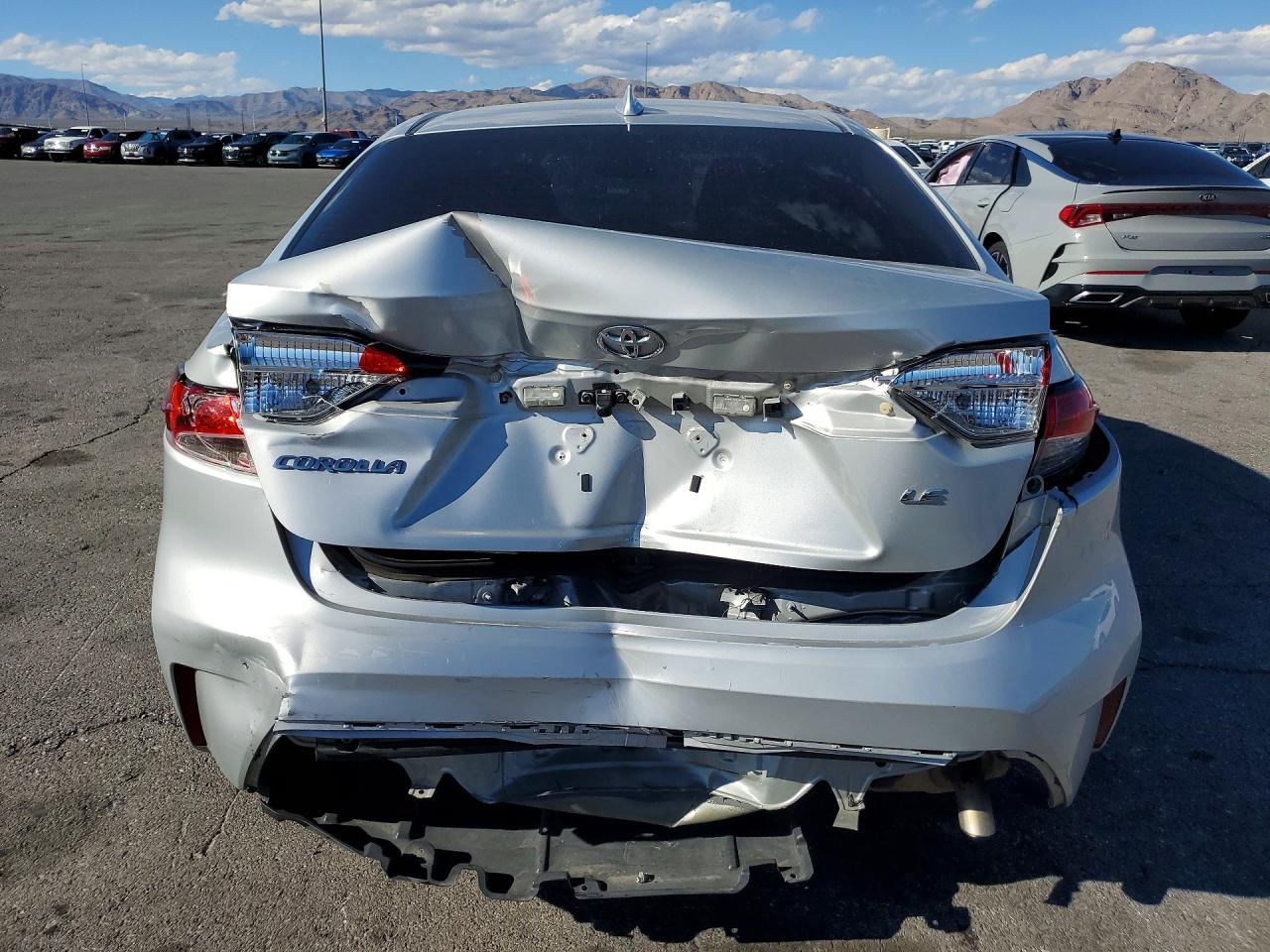 2020 TOYOTA COROLLA LE photo 11