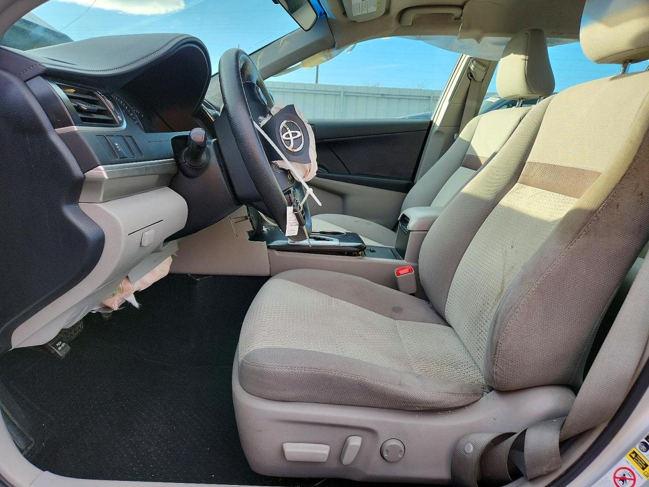 2012 TOYOTA CAMRY LE photo 13