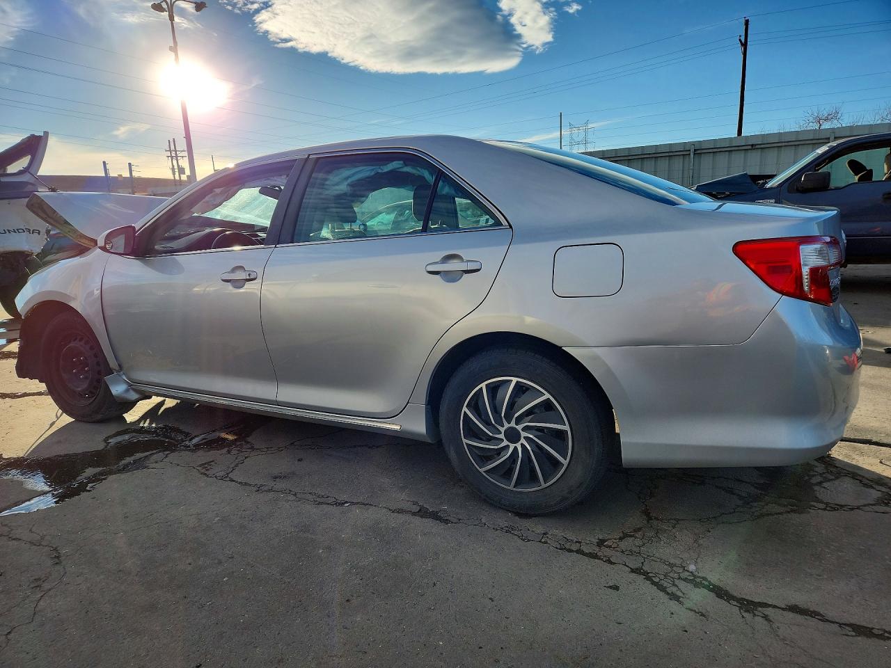 2012 TOYOTA CAMRY LE photo 3