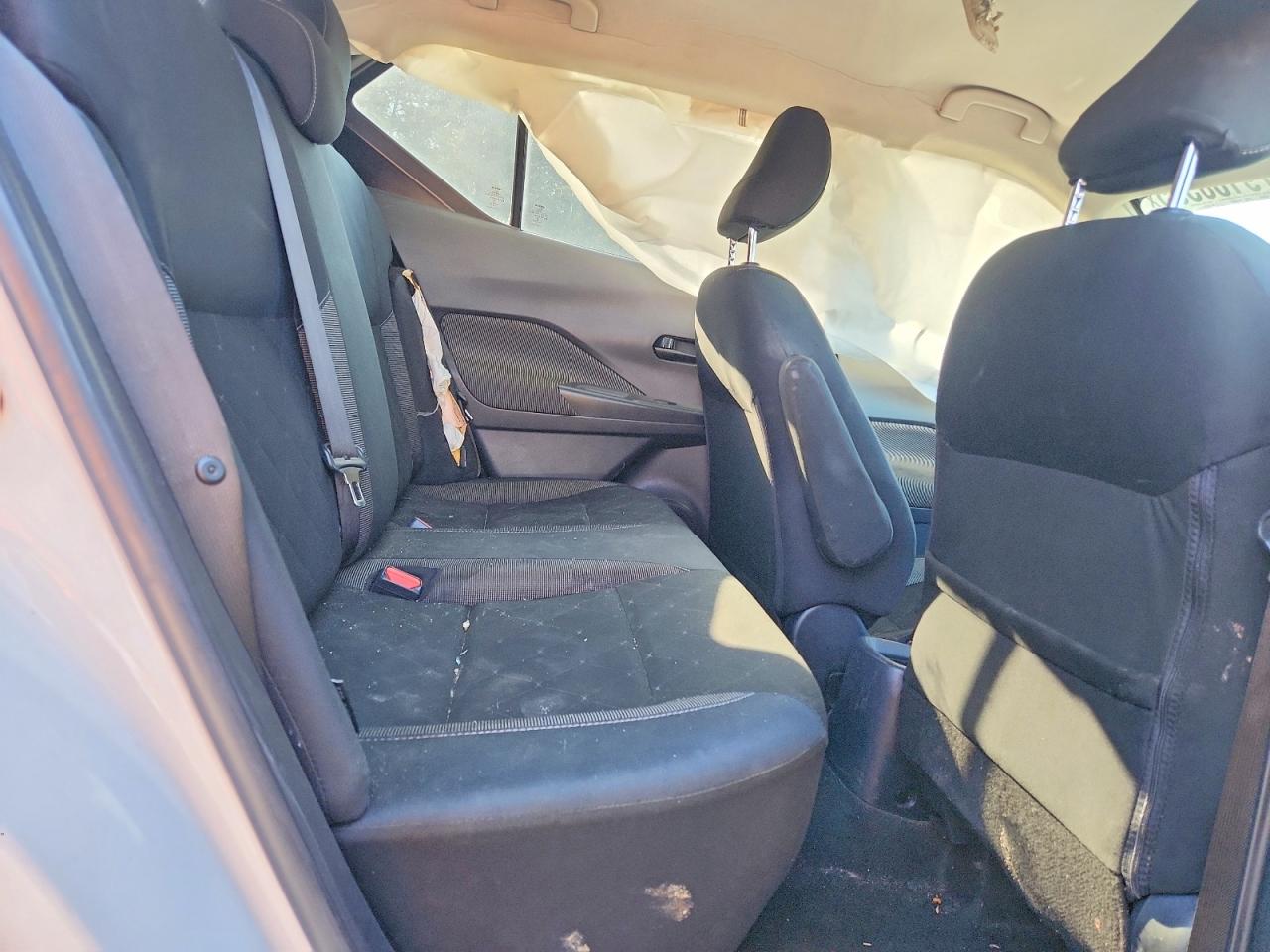 2020 NISSAN KICKS S photo 28