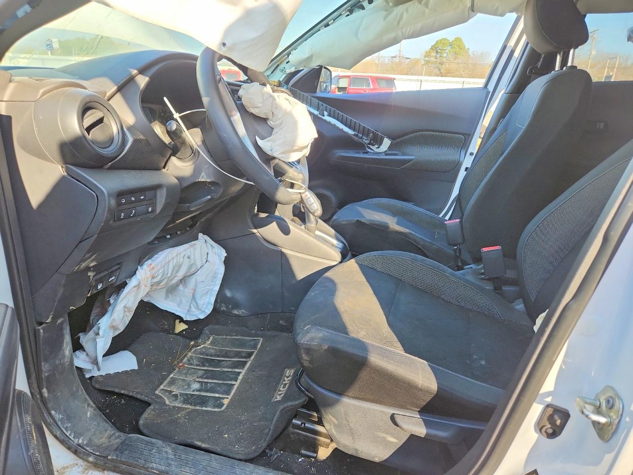 2020 NISSAN KICKS S photo 19