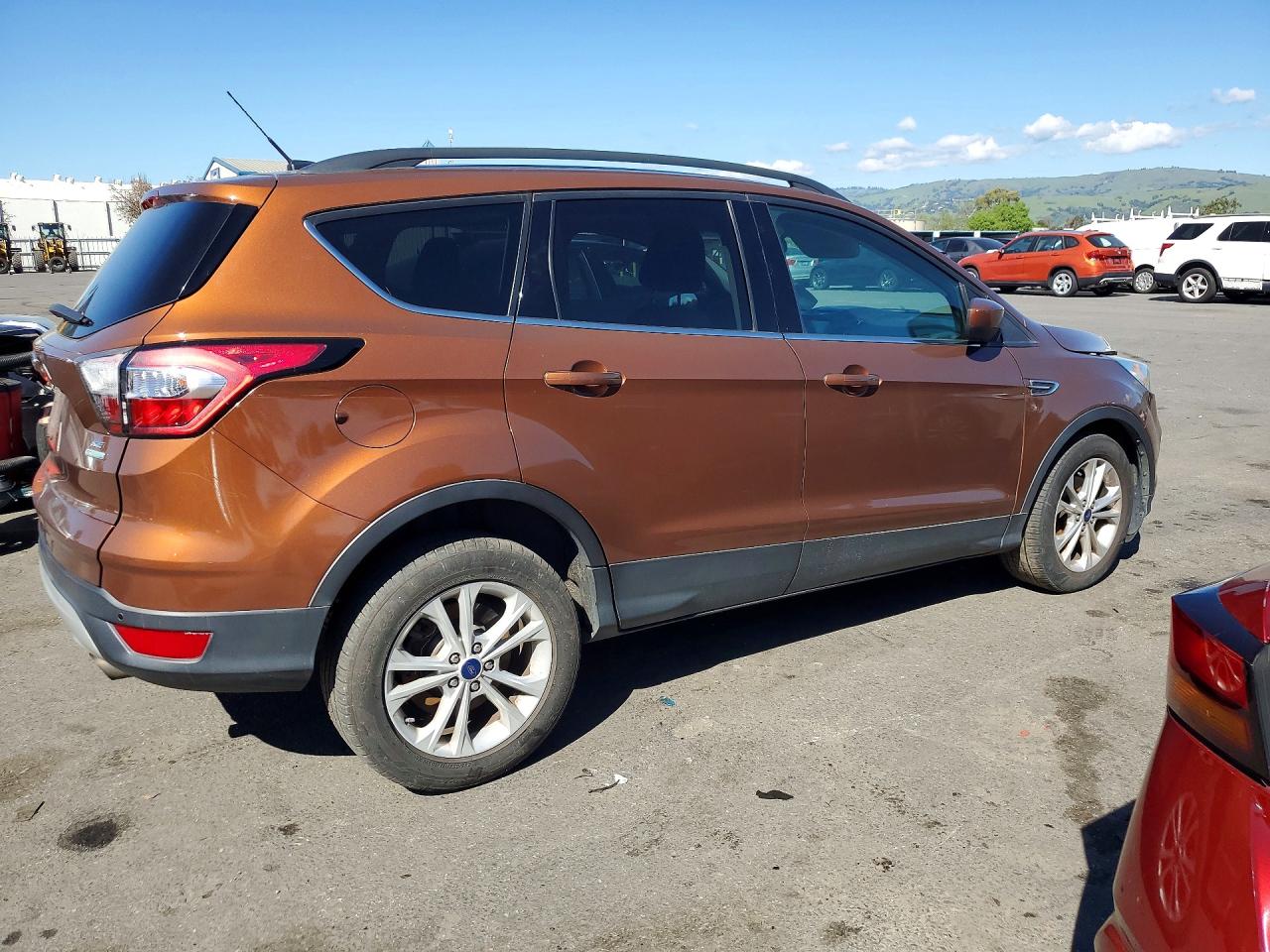 2017 FORD ESCAPE SE photo 3