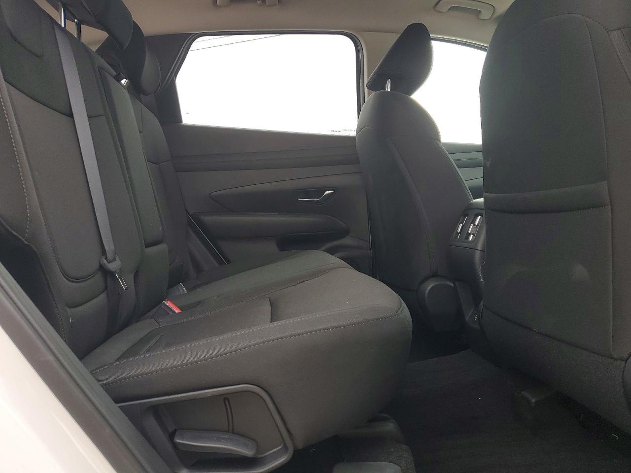 2025 HYUNDAI TUCSON SEL photo 31