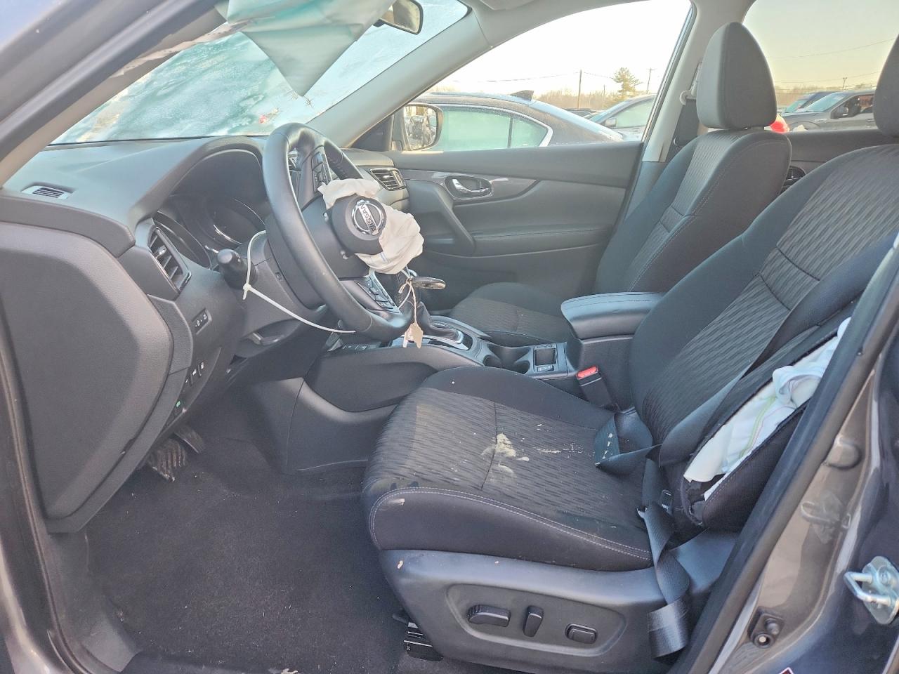 2019 NISSAN ROGUE SV photo 19