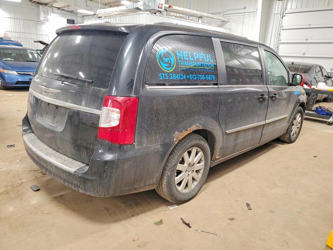 2011 CHRYSLER TOWN & COUNTRY TOURING L photo 5