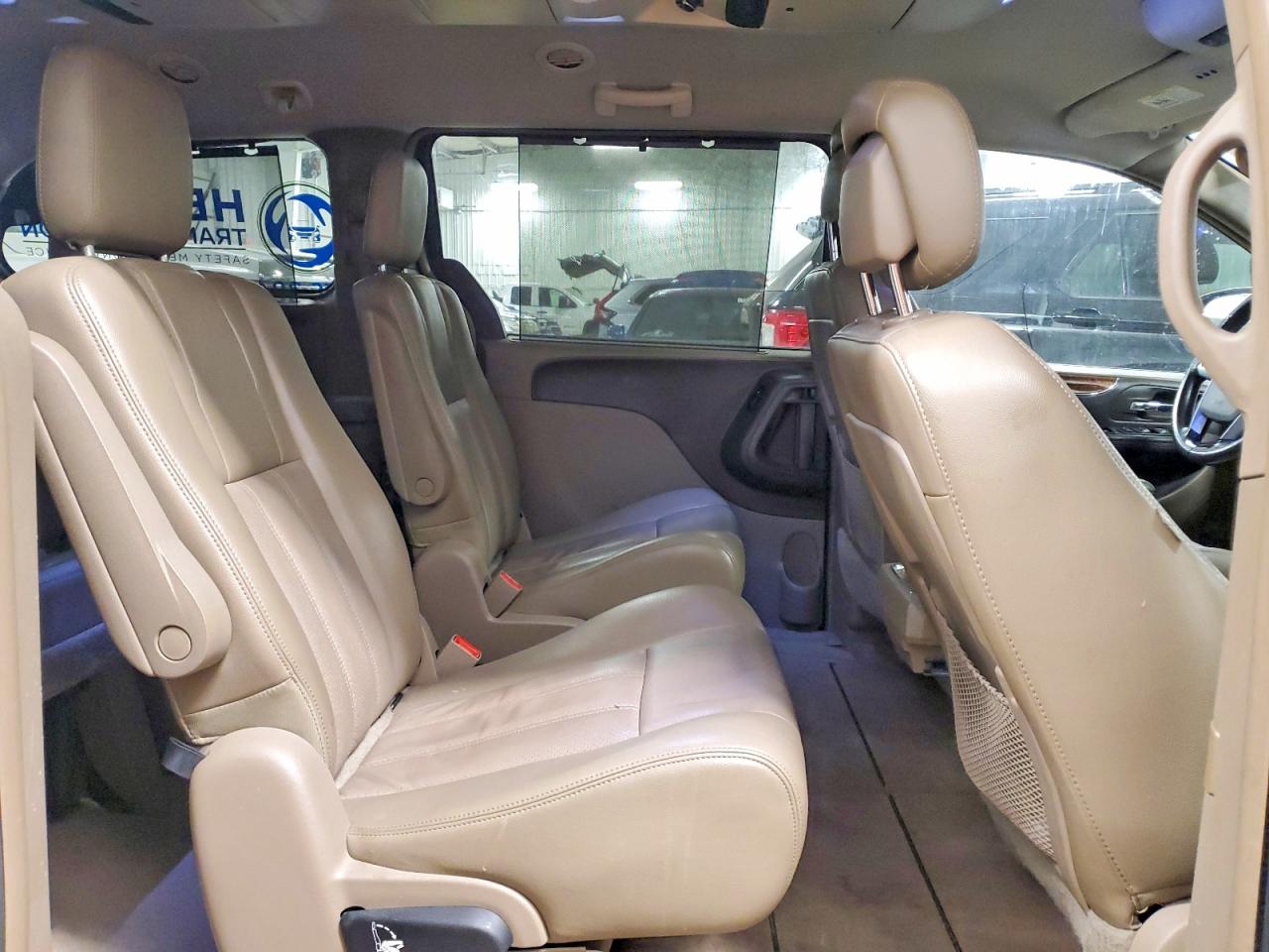 2011 CHRYSLER TOWN & COUNTRY TOURING L photo 21