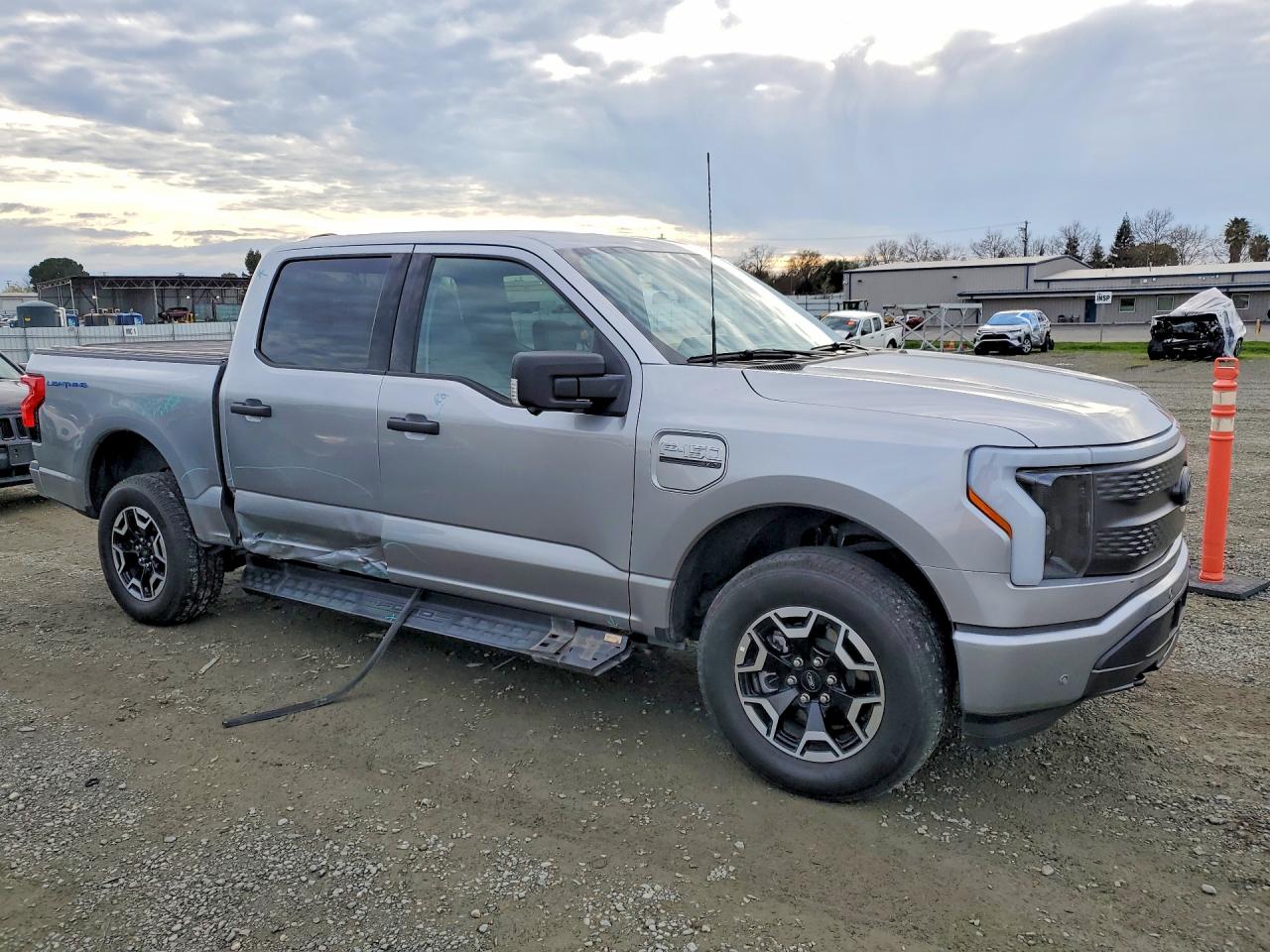 2023 FORD F150 LIGHTNING PRO photo 4