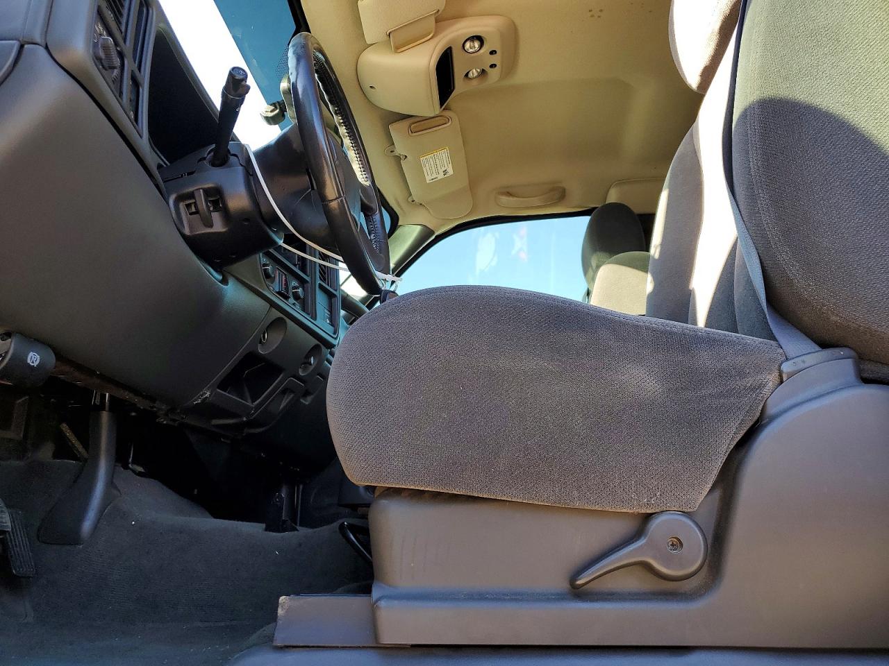 2004 GMC NEW SIERRA C1500 photo 7