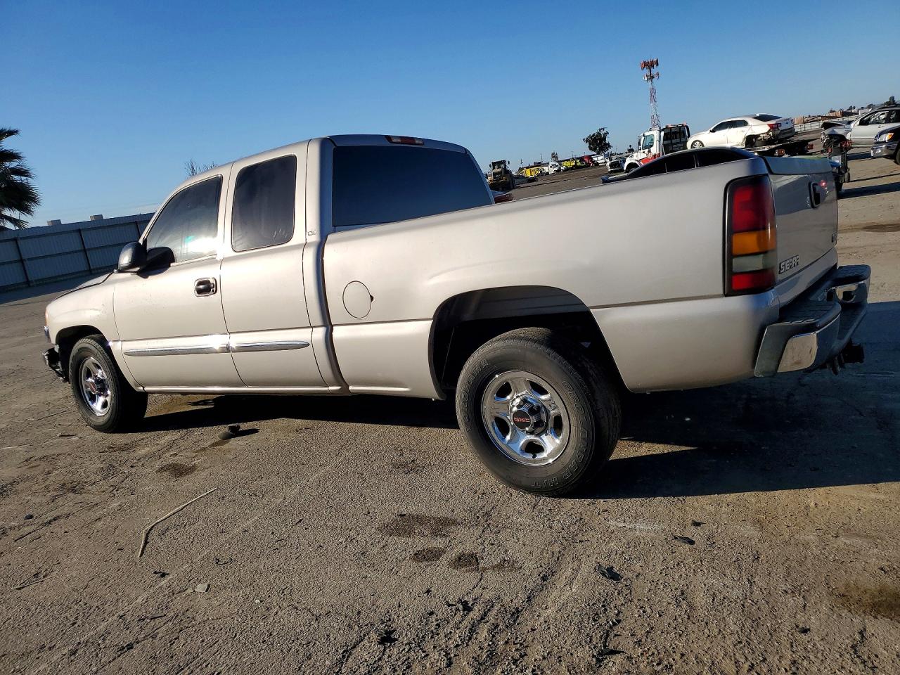 2004 GMC NEW SIERRA C1500 photo 2
