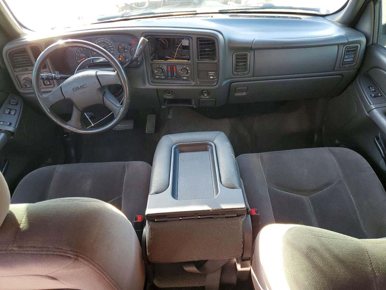 2004 GMC NEW SIERRA C1500 photo 8
