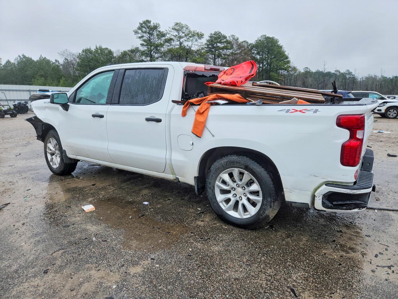 2024 CHEVROLET SILVERADO K1500 CUSTOM photo 2