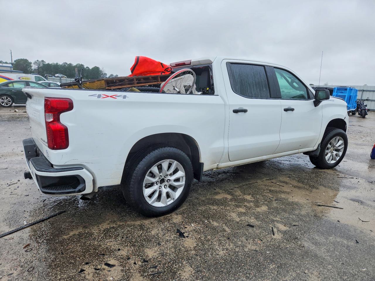 2024 CHEVROLET SILVERADO K1500 CUSTOM photo 3