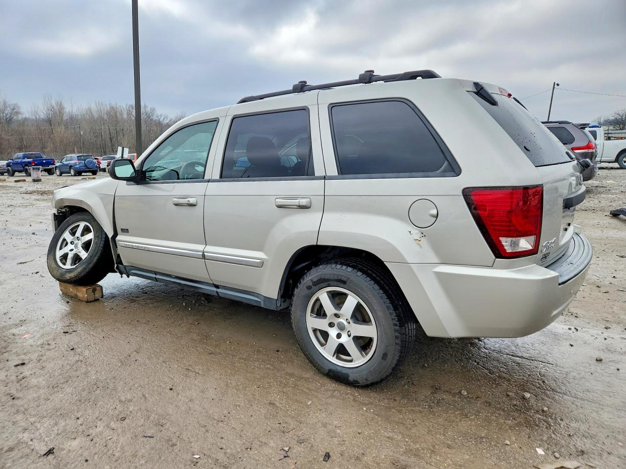 2009 JEEP GRAND CHEROKEE LAREDO photo 2