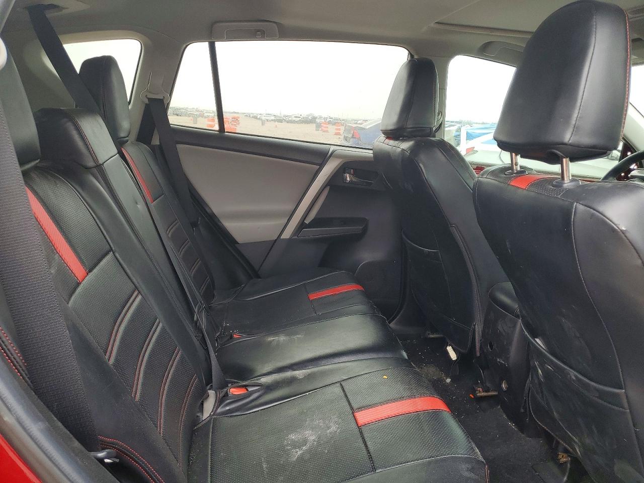 2018 TOYOTA RAV4 XLE photo 28